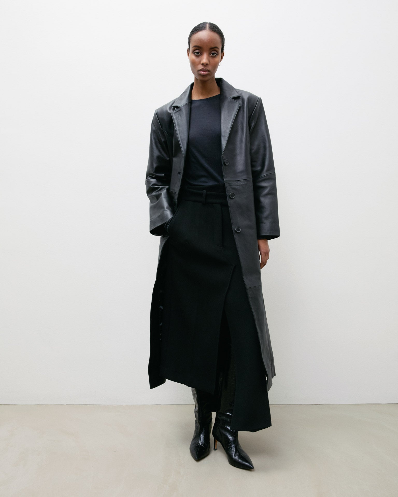 Luna Black Leather