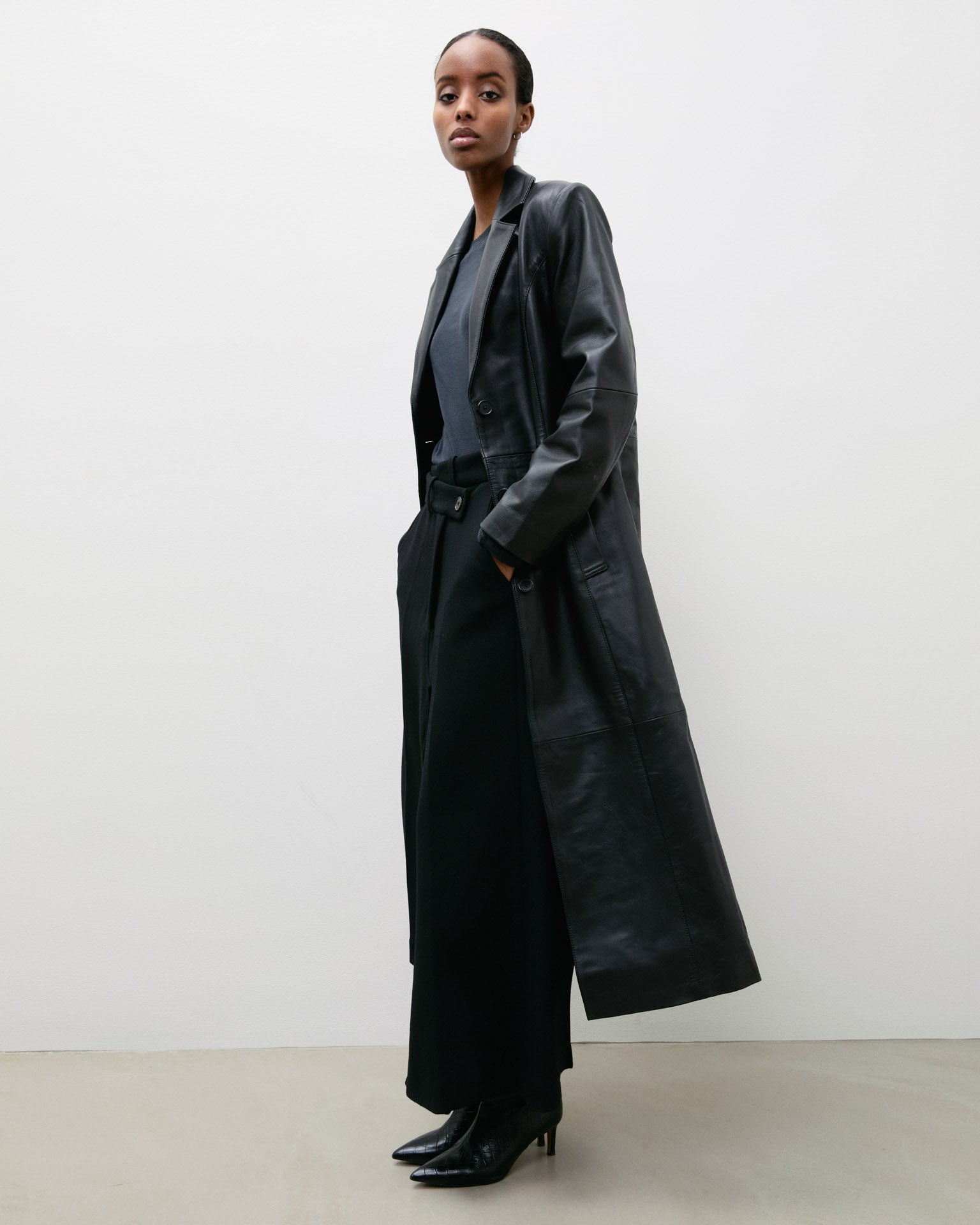 Luna Black Leather